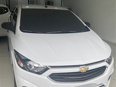 Carro da categoria Hatch da frota Barba Locadora