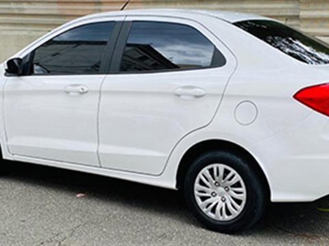 Carro da categoria Sedã da frota Barba Locadora